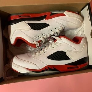 AIR JORDANS 5 RETRO LOW